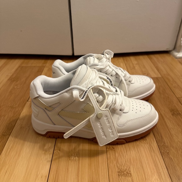 Off White Sneaker New - Picture 1 of 3